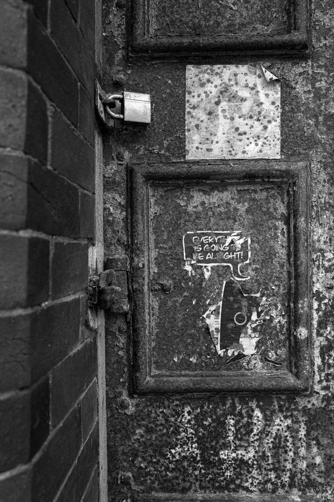 Everything is going to be all right, says a cat on the door. The cat is either very well informed or very lucky. Either way I'll take it. Adiós Señor Pussycat.